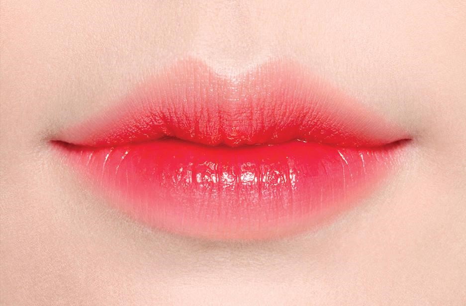 Phun môi collagen giúp cho chị em nhanh chóng sở hữu được đôi môi hồng hào, tươi tắn