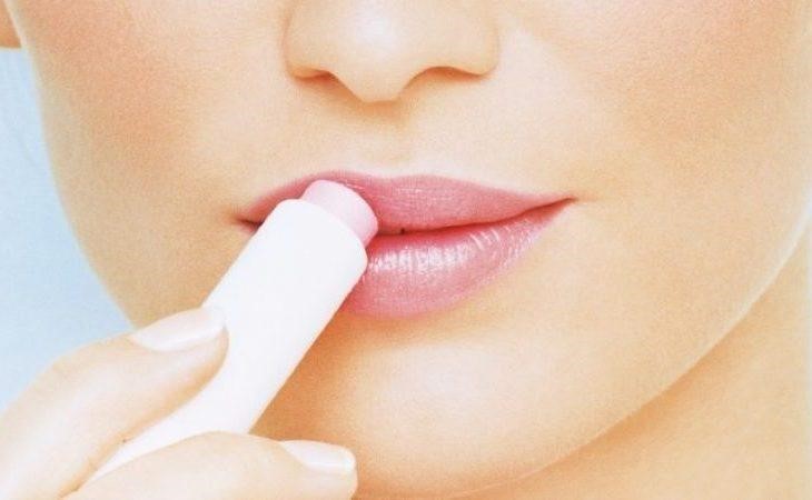Chăm sóc đôi môi cẩn thận sau khi tiến hành phun xăm